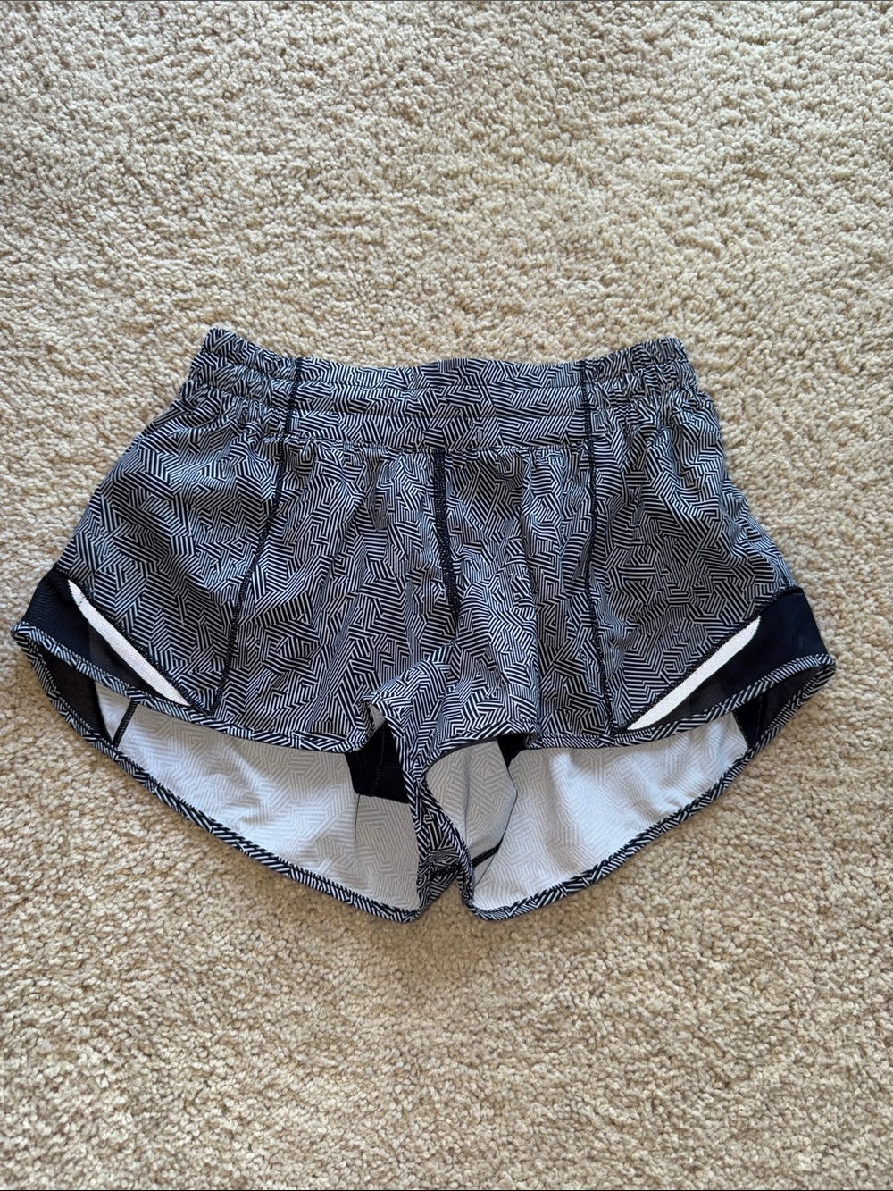 Lululemon SeaWheeze Hotty Hot Shorts | 2.5” Inseam